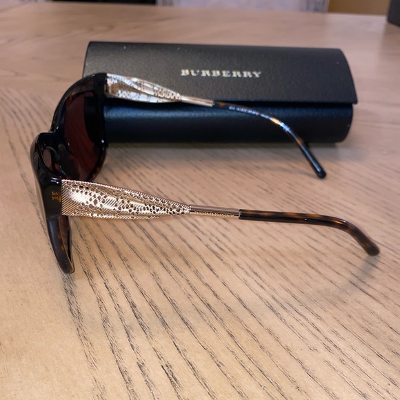 ❤️ Authentic Burberry Sunglasses , in Excellent condition, main image 4